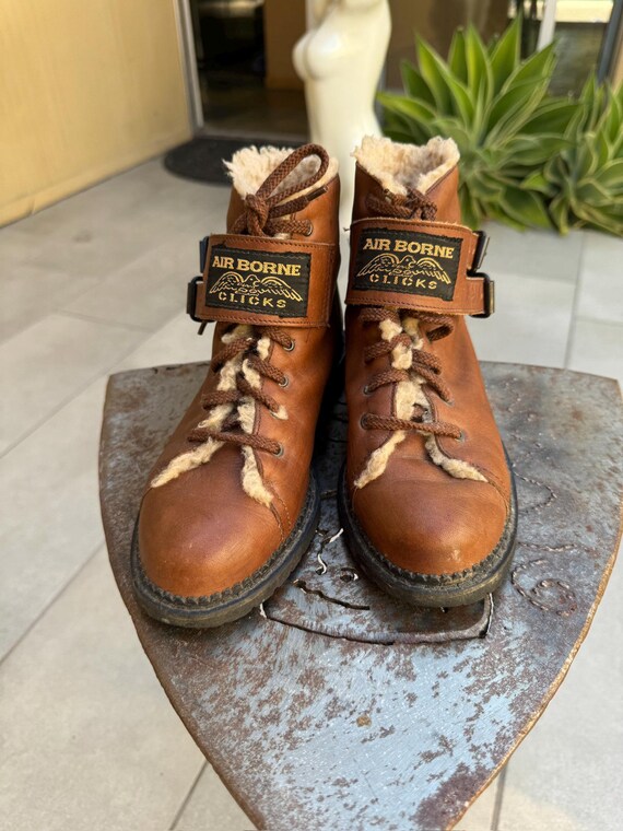 70s Vintage Leather Ankle Boots: Sheepskin Lined Buckled  display picture 1