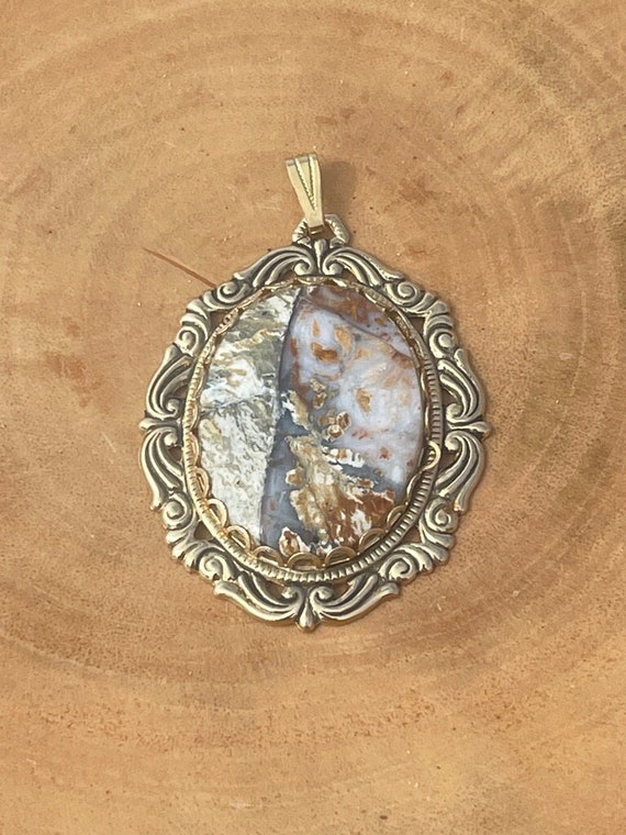 Agate Cabochon Oval Pendant Necklace