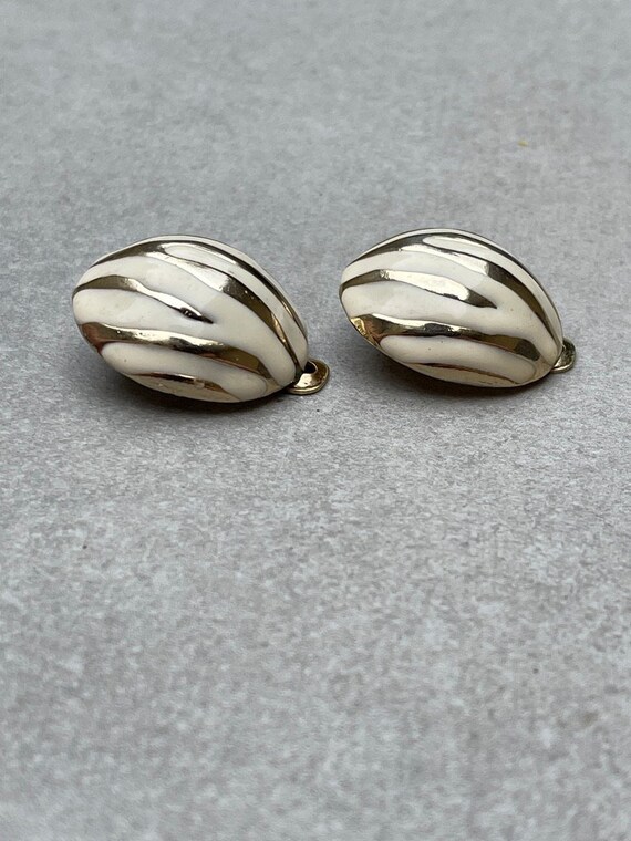 Zebra Stripe Earrings Vintage Clip Ons Creamy Whi… - image 3
