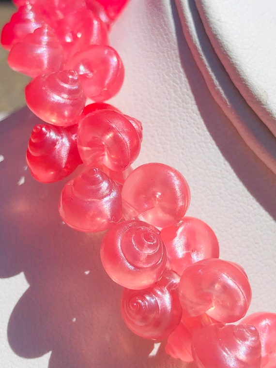 60s pink resin seashell vintage necklace - image 3