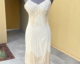 60s Henson Kickernick Beige Lace Full Slip Dress