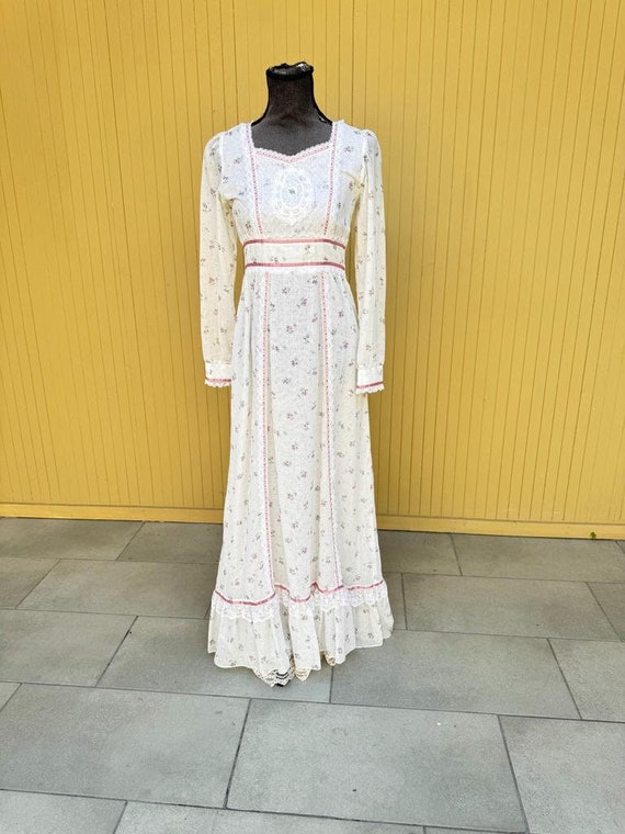 lace and mesh maxi dress Khadijah Lace And Mesh Maxi Dress - Sage