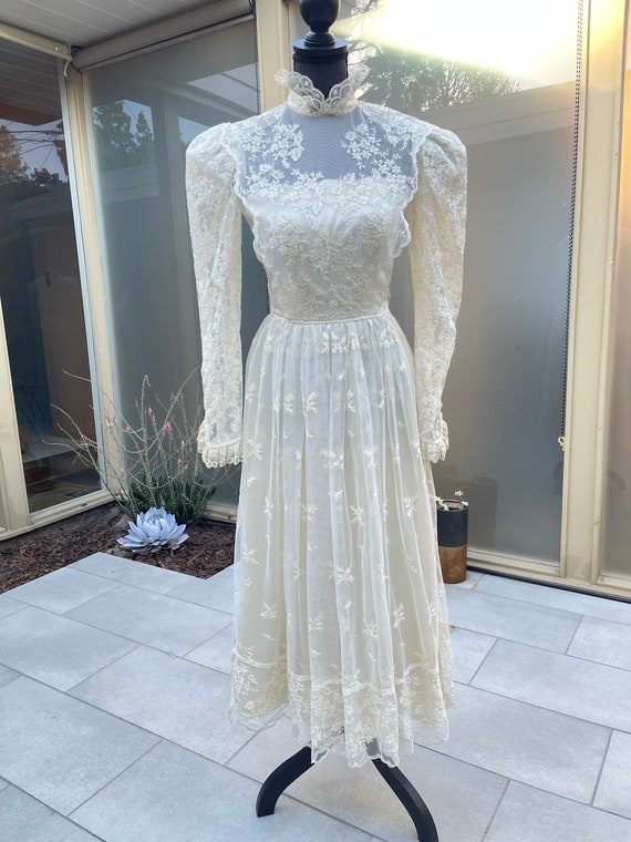 sweetheart neckline wedding dress Shimmery Strapless Neck Corset A-line long sleeve flowy long sleeve dress Light Blue Midi Dress Select Shoe size:46