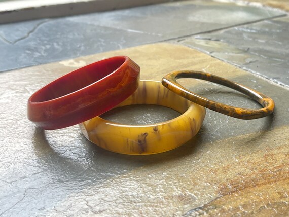 3 Marbled Bakelite Bangles Stacking Bracelets Vin… - image 4