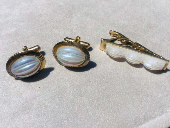 Iridescent glass Vintage Gold Oval Cuff Links Tie… - image 4
