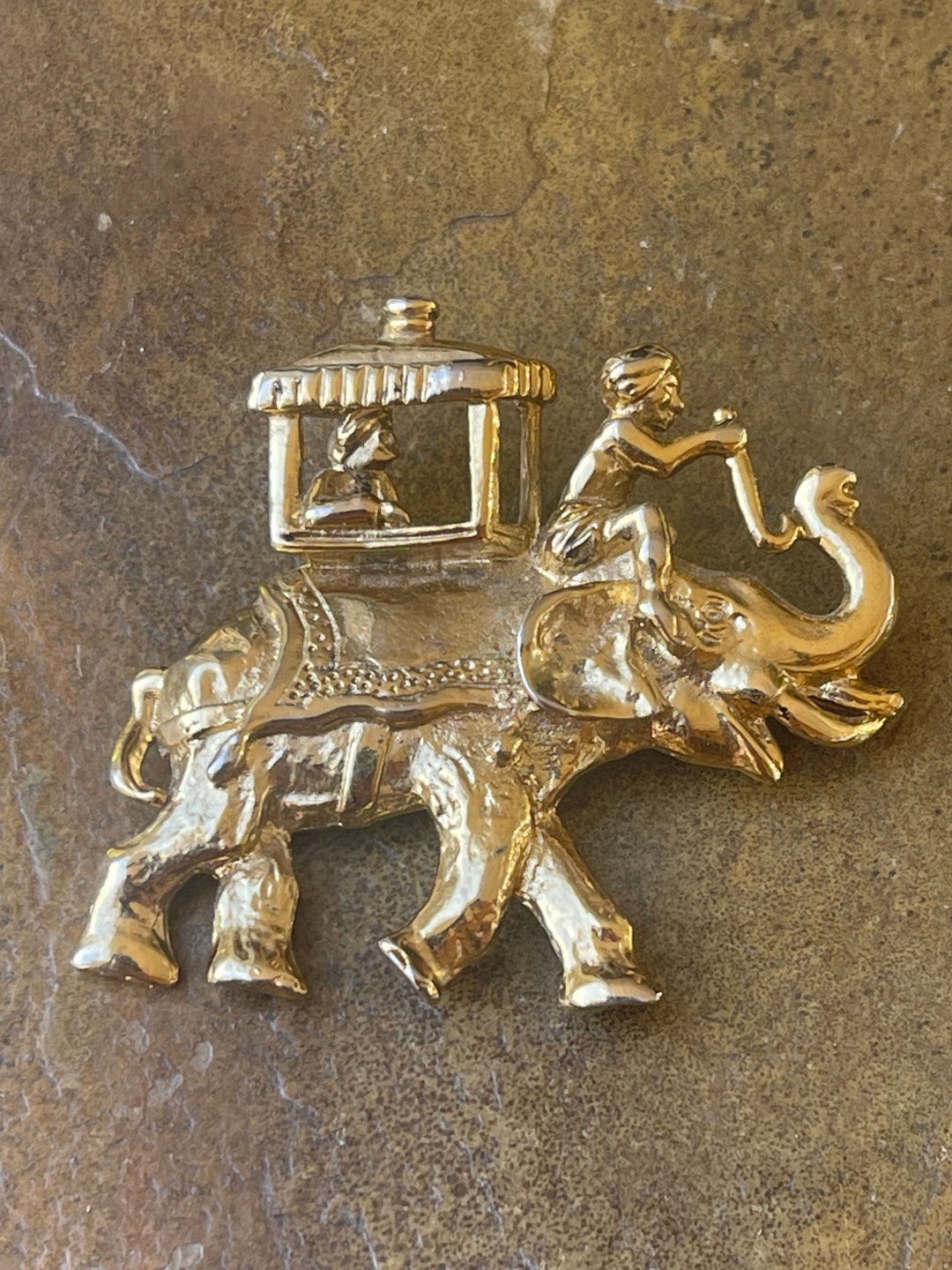 リスナー エレファント ハウダ ヴィンテージ ゴールド ブローチ - Etsy