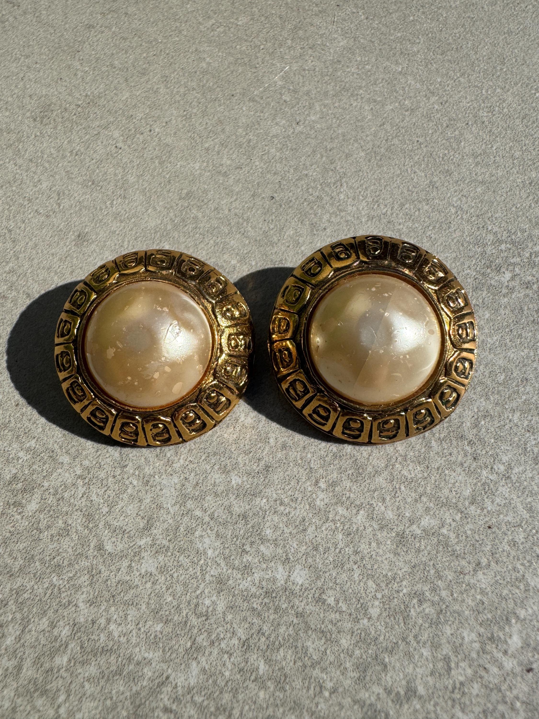 CHANEL シャネル　シェルピアス　vintage 98P 在庫一掃SALE】CHANEL シャネル ピアス ココマーク シェル 金属