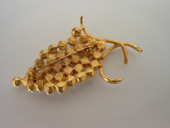 Pearl Grape Bunch Gold Vintage Brooch - image 3