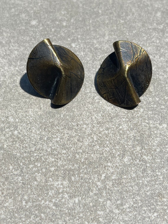 vintage disc stud earrings Gem