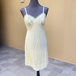 1960s Vanity Fair Slip Yellow Lace Dress Vintage Lingerie Size 34 Small
