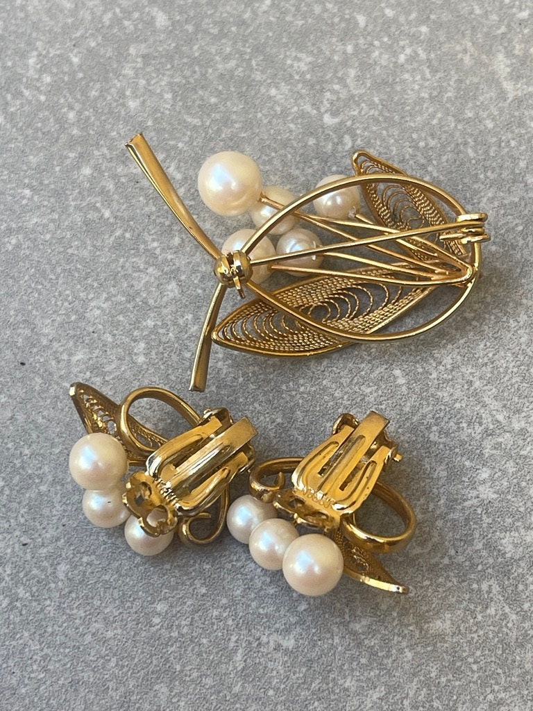 Broche Dorée Avec Perle - Bijou Vintage - Occasion - État Correct (réf 9-39)