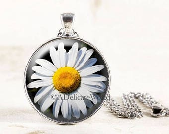 Daisy Flower Necklace, Get Well Gift for Her, Spring Accessories for Women, Wedding Floral Jewelry, Wildflower Pendant, Nature Photography