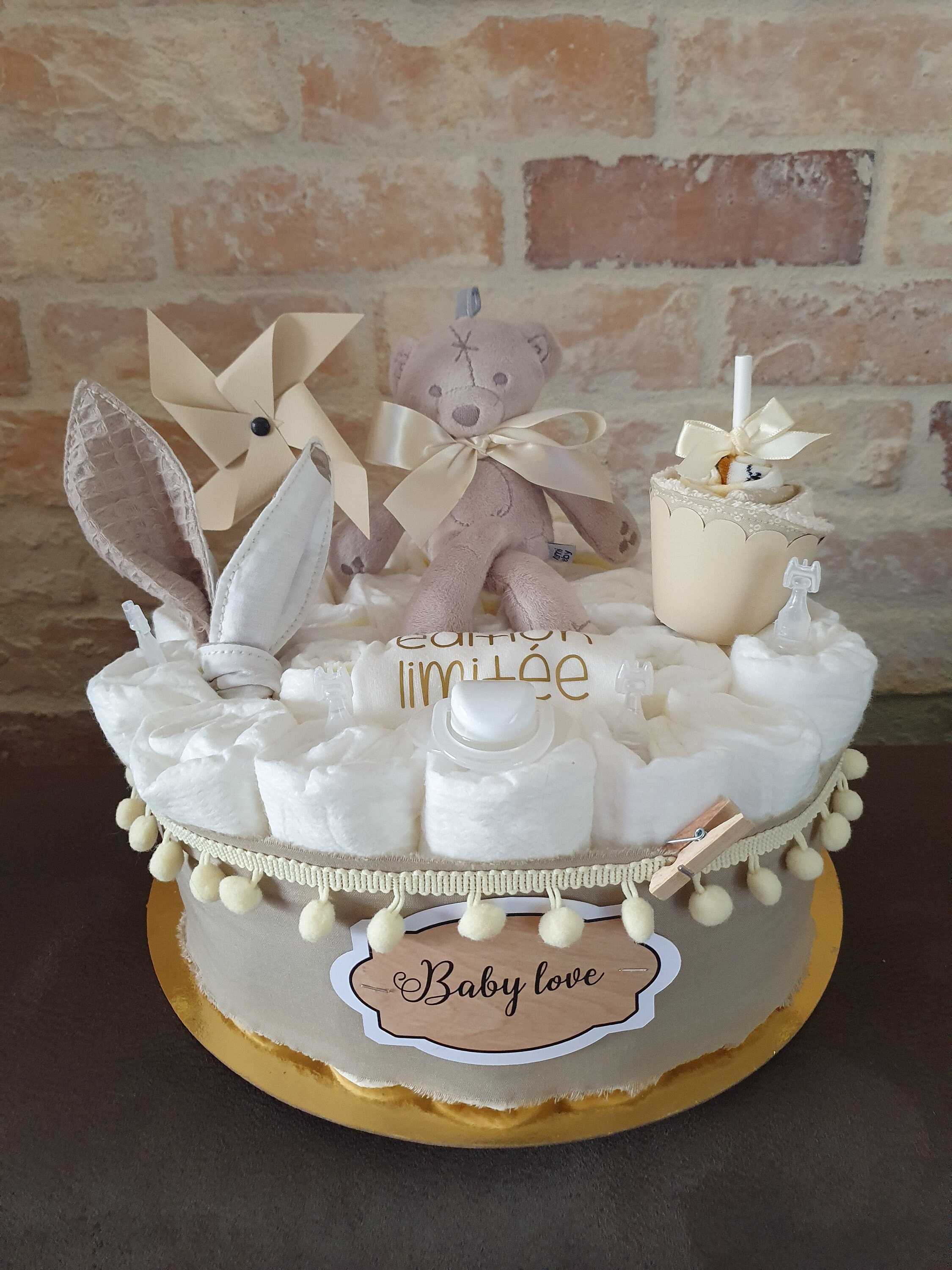 Gâteau de couches pour bébé mixte avec peluche éléphant bouillotte  (fabriqué en France)