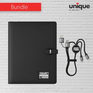 Può includere: Un folio nero con chiusura magnetica, un cavo di ricarica USB e la scritta "YOUR DESIGN HERE". La parola "Bundle" è in un rettangolo rosso. Il marchio "unique by melody" è in alto a destra.