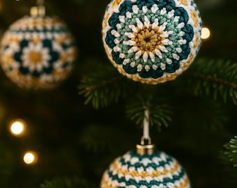 Patroon gehaakte kerstbal • DIY ornamentomslag pdf • Moderne feestelijke gehaakte decoratie
