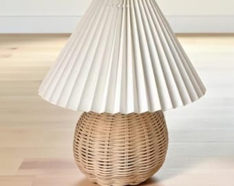 Rotan paddenstoel tafellamp, geplooide lampenkap, boho verlichting nachtkastje