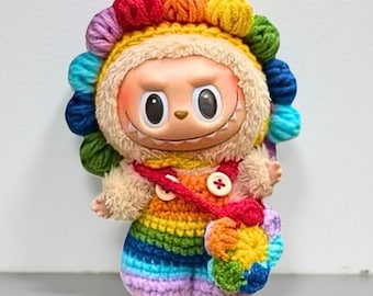 Conjunto de muñeca Labubu de crochet hecho a mano, gorro arcoíris, overol y bolso