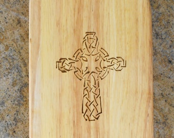 Snijplank Keltisch kruis met handvat 13" x 5 1/2" x 3/4" gratis gegraveerde personalisatie