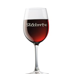 Sláinte klares Weinglas - kostenlose personalisierte Gravur 18 oz