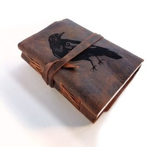 Journal en cuir corbeau, personnalisation gratuite 5 x 7 po. Journal vierge en cuir de buffle avec options de papier ligné ou non ligné