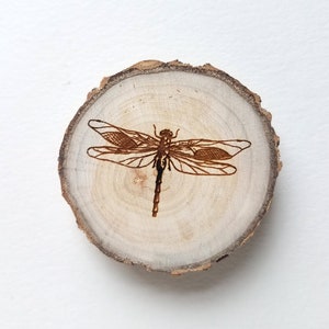Aimant en bois naturel libellule, aimant pour réfrigérateur nouveauté tranche d&#39;arbre, décoration d&#39;intérieur inspirée de la nature