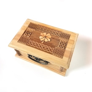 4 Leaf Clover Engraved Wooden Box : Free Custom Engraving, Lucky Shamrock