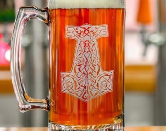 Jarra de cerveza de 26 oz con el martillo de Thor de Mjölnir: grabado personalizado gratuito, regalo de jarra de cerveza personalizada