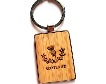Schottische Distel personalisierte Schlüsselanhänger, Stahl und Holz Schottland Schlüsselring Geschenk