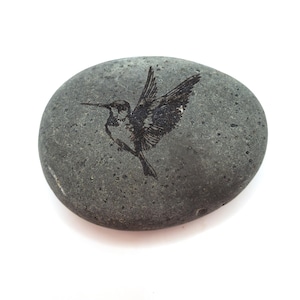 Hummingbird Worry Stone, Free personalized engraving, Meditation Stone, Garden Art, Bird Decor