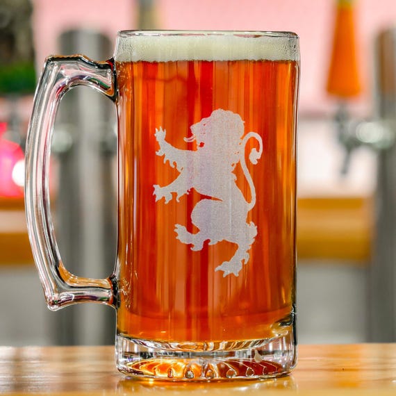 ライオンの紋章が刻まれたガラス製ビールジョッキ、26オンス、無料の