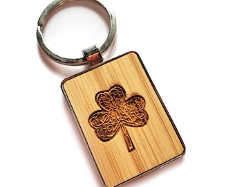 Keltischer Klee Personalisiertes Keychain, Stahl und hölzernes irisches Shamrock-Schlüsselring-Geschenk
