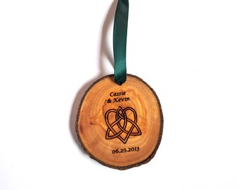 Keltische Liebesknoten Hochzeitsdatum und Name Holzverzierung, Traditionelles Geschenk zum 5