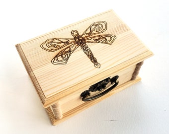 Dragonfly Celtic Knot Latched Wooden Box : Free Engraved Personalization, Scottish Dragonfly