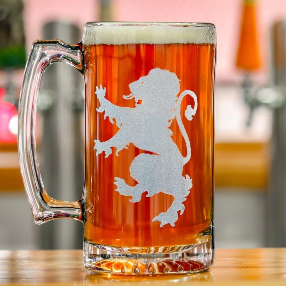 ライオンの紋章が刻まれたガラス製ビールジョッキ、26オンス、無料の