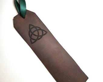Personalized Celtic Bookmark, Trinity Knot Leather Bookmark, Engraved Gift for Readers, Christmas Stocking Stuffer, Book Lover Gift