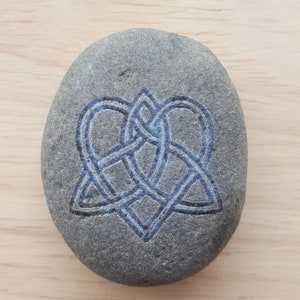 Love Knot Worry Stone - Free personalized engraving, Meditation Stone