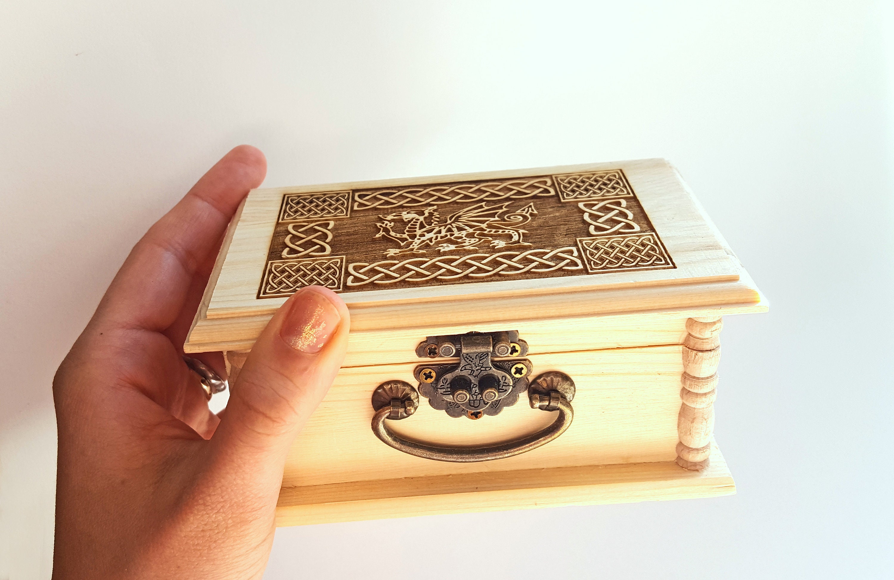 唐木製ドラゴン彫刻ボックス 唐木製ドラゴン彫刻ボックス