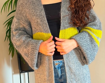 Cardigan lavorato a mano in grigio mélange/verde lime