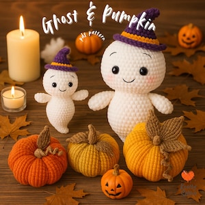Pode incluir: Decorações de Halloween de crochê com um fantasma branco usando um chapéu de bruxa roxo e laranja, e várias abóboras laranja e amarelas. O texto "Ghost & Pumpkin pdf pattern" é visível. Velas e folhas de outono completam a cena.