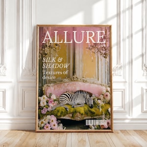Op de afbeelding: Een rechthoekige wandkunstprint met een tijdschriftomslag getiteld ALLURE APR. De afbeelding toont een zebra die op een roze fluwelen bank ligt, omringd door roze en witte bloemen, tegen een goudkleurige muur met kroonluchters en tekst.