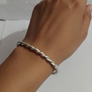 925 Silver Tvinnat Silverarmband | Tvåtrådigt Silverarmband | Hamrat Möbiusarmband | Justerbart Armband