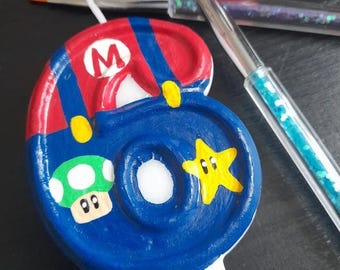 Handmålad tårtdekoration med Super Mario-tema, specialdesignad ljus. Säljare i Storbritannien.