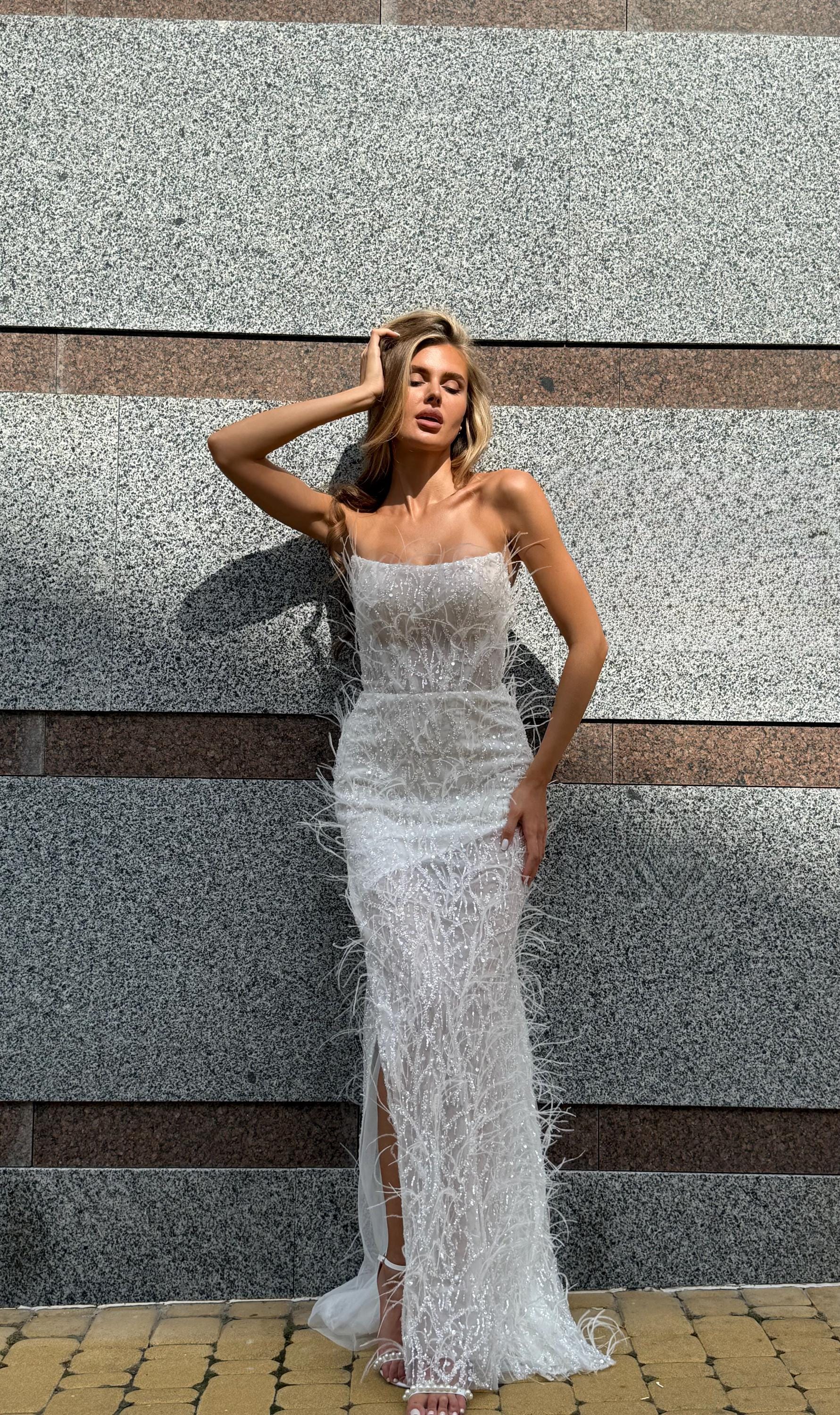 Feather Wedding Dress, Strapless Corset Bridal Gown with Lace and Feathers, Off Shoulder Mermaid Silhouette Feather Wedding Dress, Strapless Corset Bridal Gown with Lace and Feathers, Off Shoulder Mermaid Silhouette
