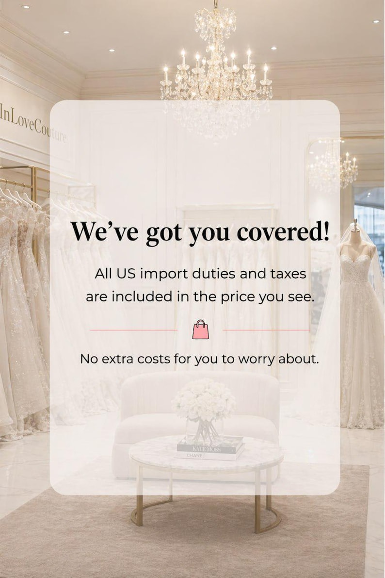 以下が含まれることがあります： 「We've got you covered!」と「All US import duties and taxes are included in the price you see.」というテキストが入った、ウェディングドレスショップの内観。ウェディングドレスが展示されています。