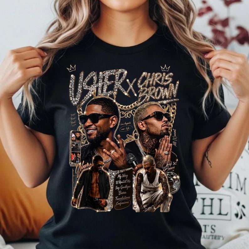 Pode incluir: Uma t-shirt preta com uma estampa gr&aacute;fica de Usher e Chris Brown. O design inclui detalhes de correntes douradas, coroas e o texto "USHER X CHRIS BROWN" juntamente com t&iacute;tulos de m&uacute;sicas como "My Way" e "Confessions" em dourado.