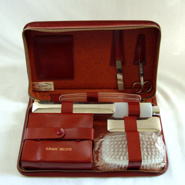 Ready Set Go .. vintage Jet Setter Leather Grooming Travel Set by Rumpp