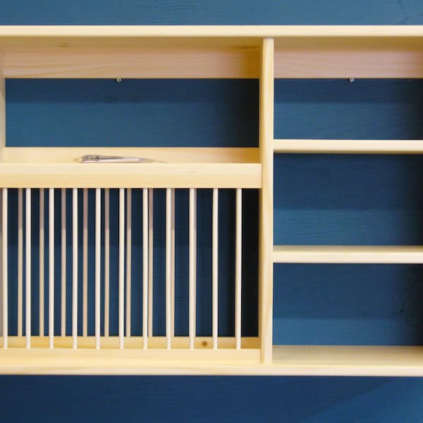 Estante triple de madera para platos, vasos y especias. Armario de cocina.