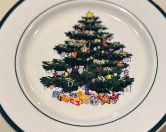 Set of 2 ‘Holly Tree’ Dinner Plates by Totally Today
