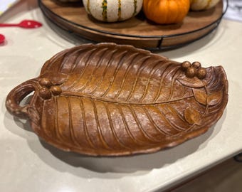 Vintage Syroco Decorative Leaf-Shaped Bowl / Tray