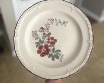 Vintage Finesse “Carolyn” Pattern Stoneware Dinner Plate